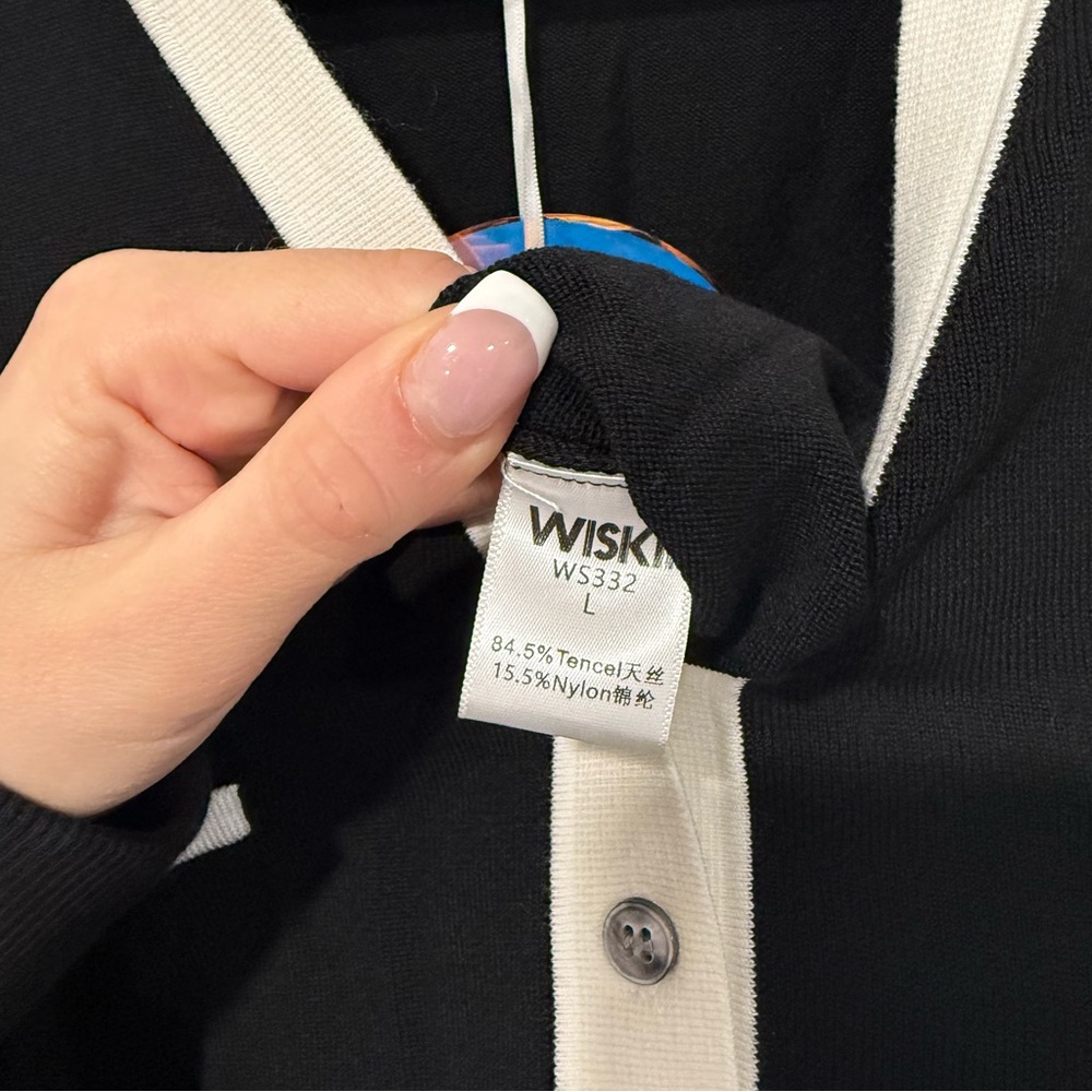 WISKII Sleek V-Neck Polo Playsuit in Black L - Picture 5 of 6